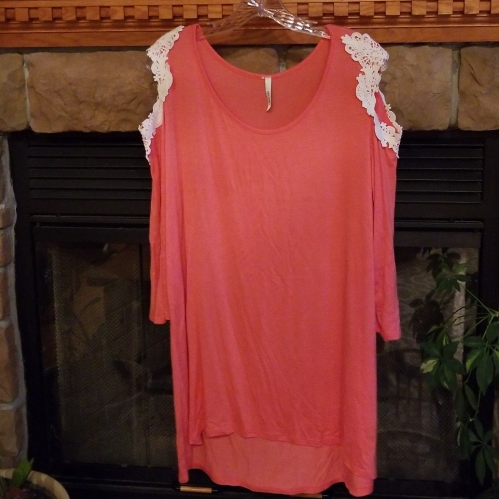 Cold shoulder top with crochet detail.